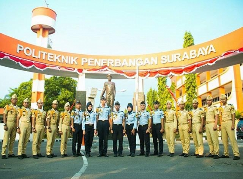 Poltekbang Surabaya apakah ikatan dinas