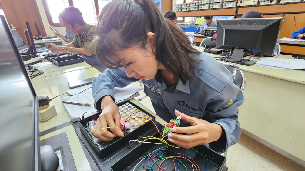 Mahasiswa Poltek Nuklir Indonesia